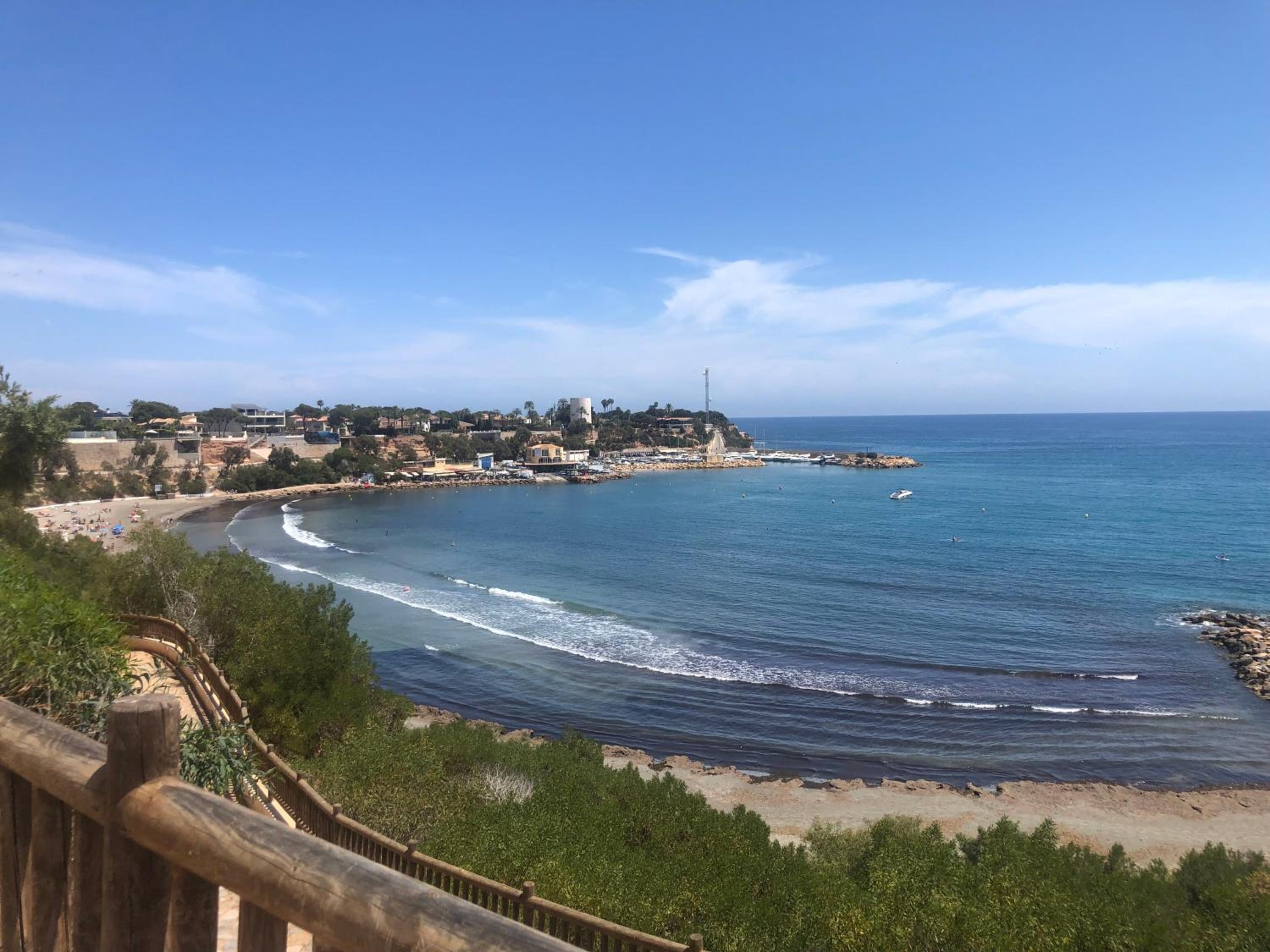 Sunny Paradise/El Paraiso Soleado