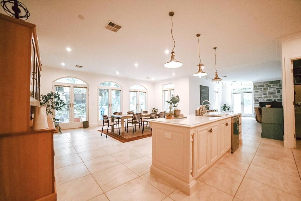 Stunning Crafers Villa amongst the beautiful hills