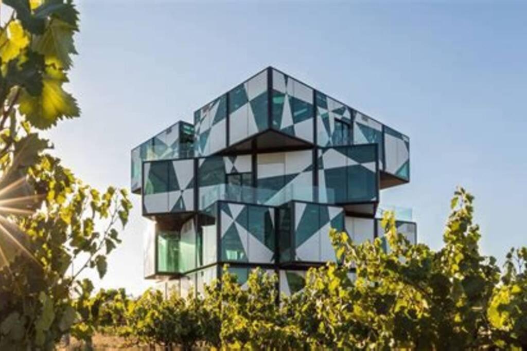 Stunning Crafers Villa amongst the beautiful hills