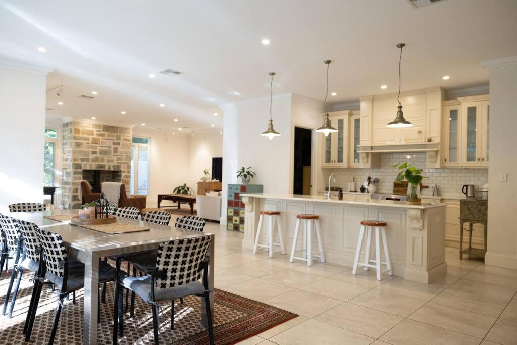 Stunning Crafers Villa amongst the beautiful hills