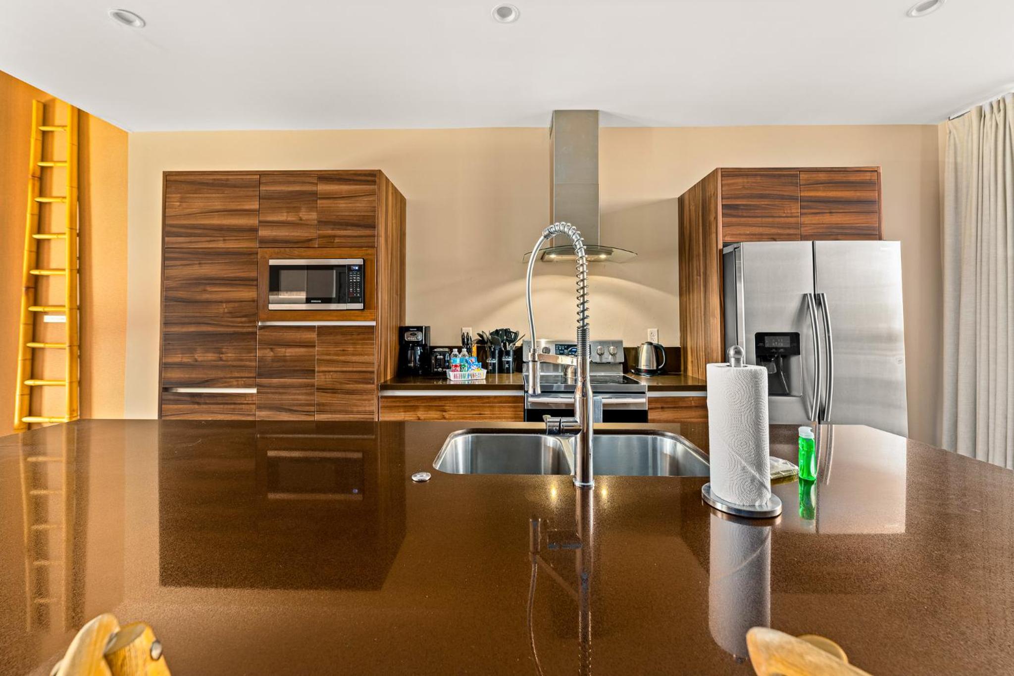 Outdoor Kitchen + 8 Min to Disney + Resort Cabanas
