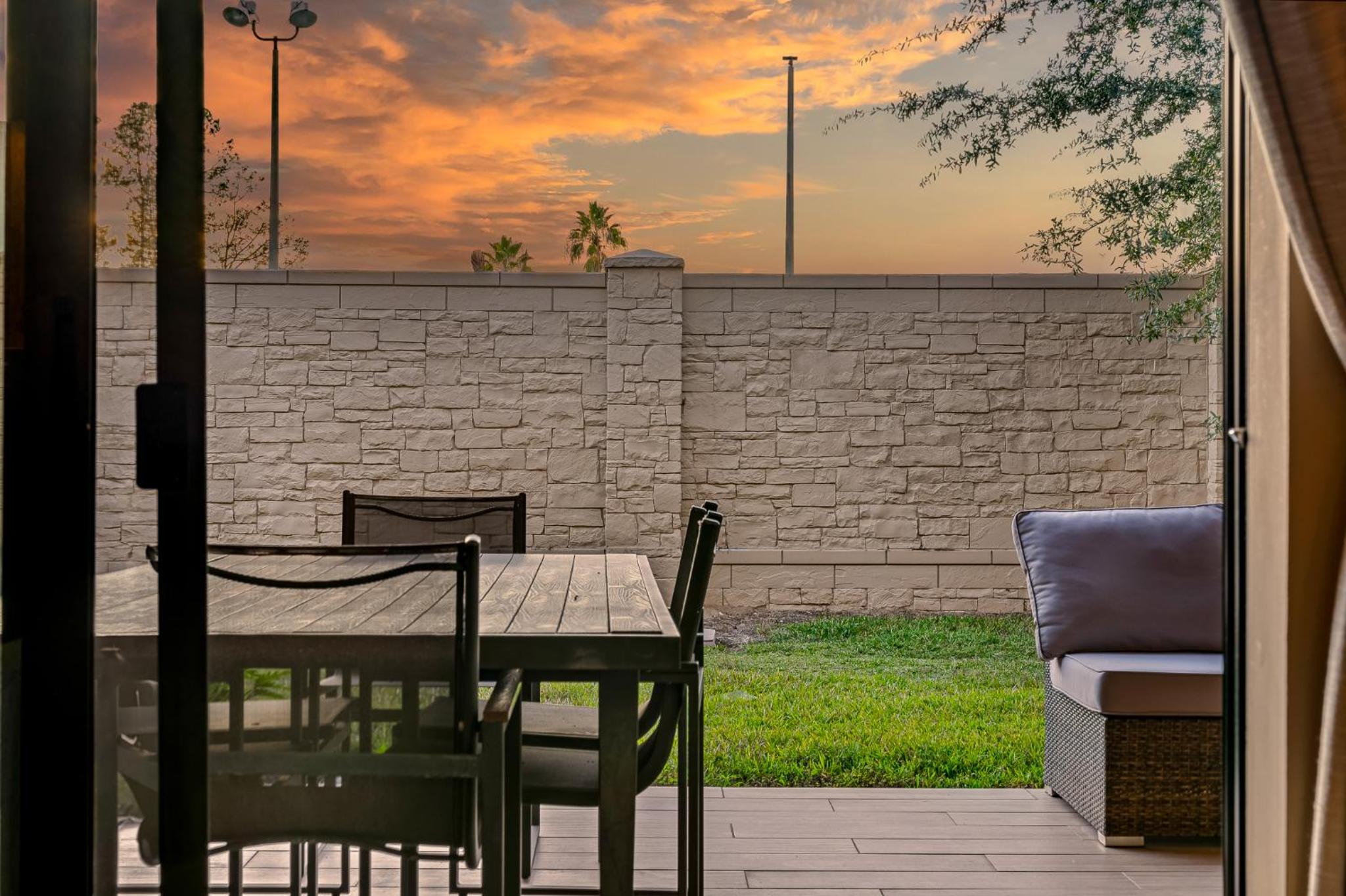 Outdoor Kitchen + 8 Min to Disney + Resort Cabanas