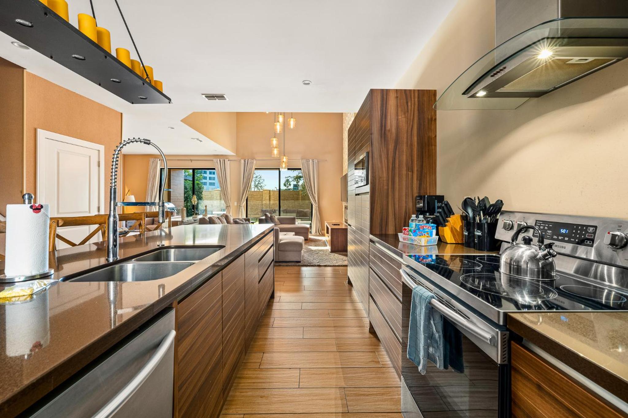 Outdoor Kitchen + 8 Min to Disney + Resort Cabanas