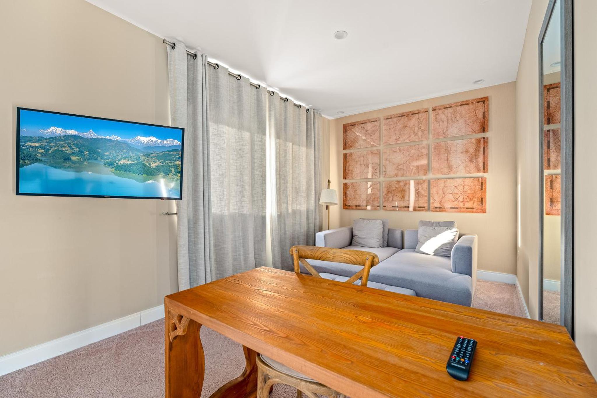 Outdoor Kitchen + 8 Min to Disney + Resort Cabanas