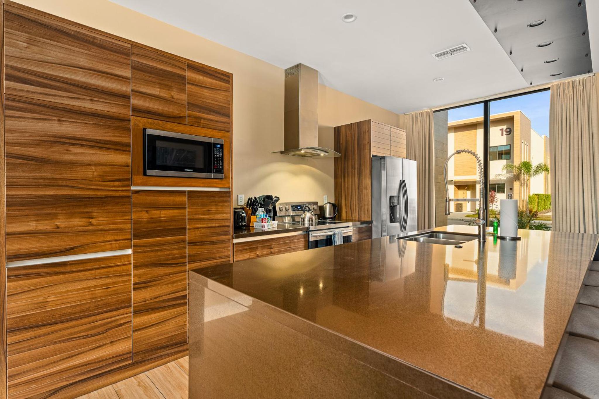 Outdoor Kitchen + 8 Min to Disney + Resort Cabanas