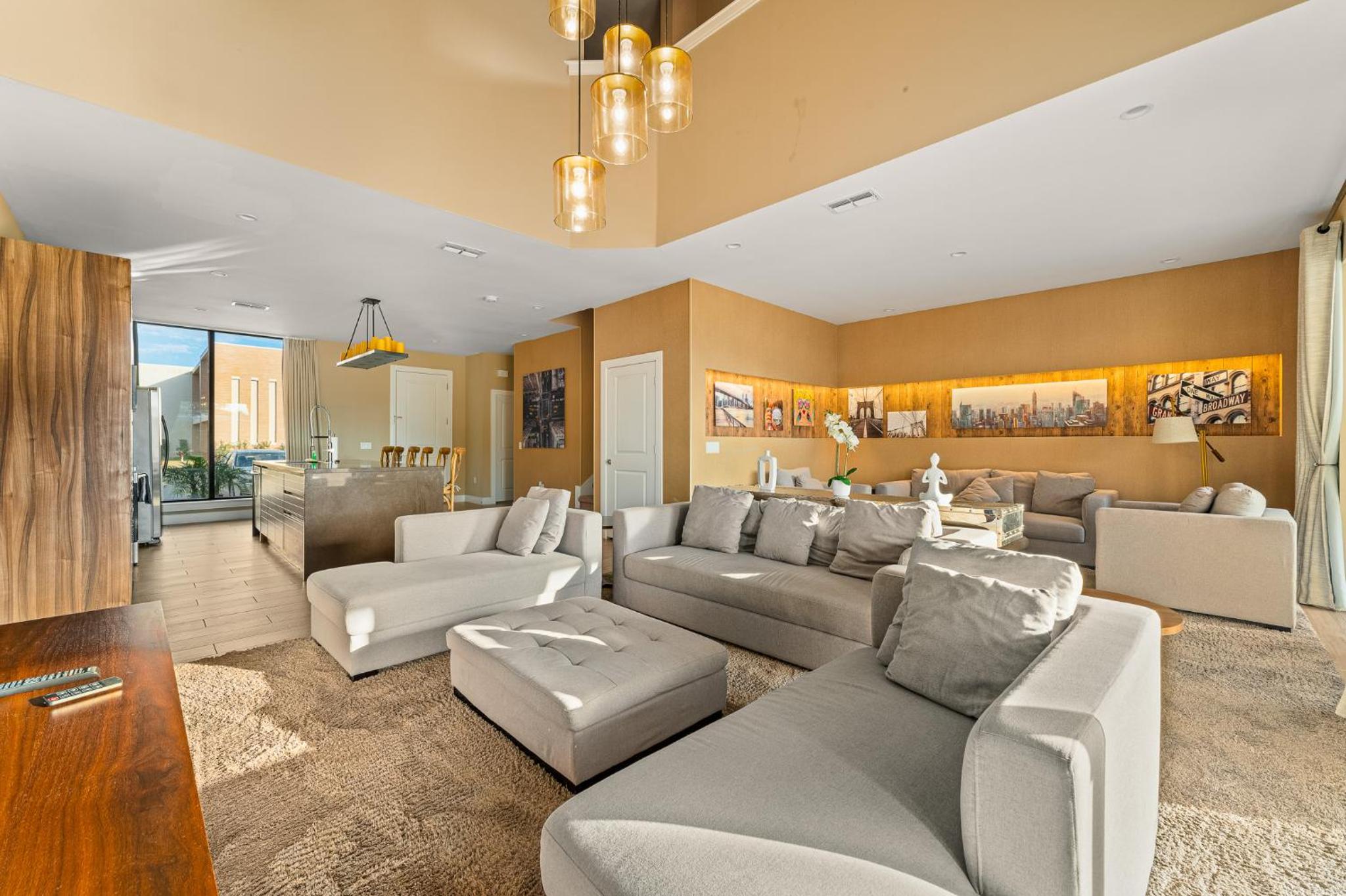 Outdoor Kitchen + 8 Min to Disney + Resort Cabanas