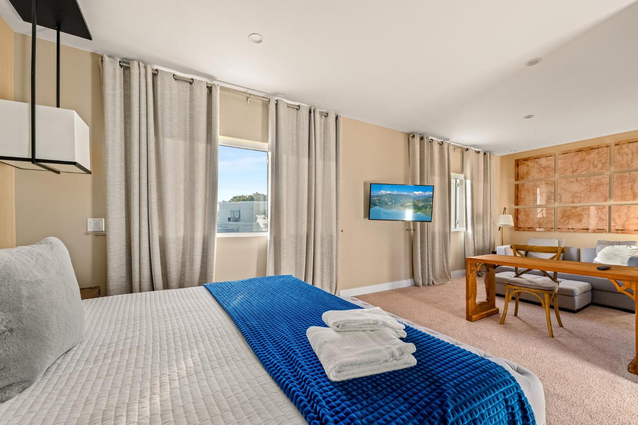 Outdoor Kitchen + 8 Min to Disney + Resort Cabanas