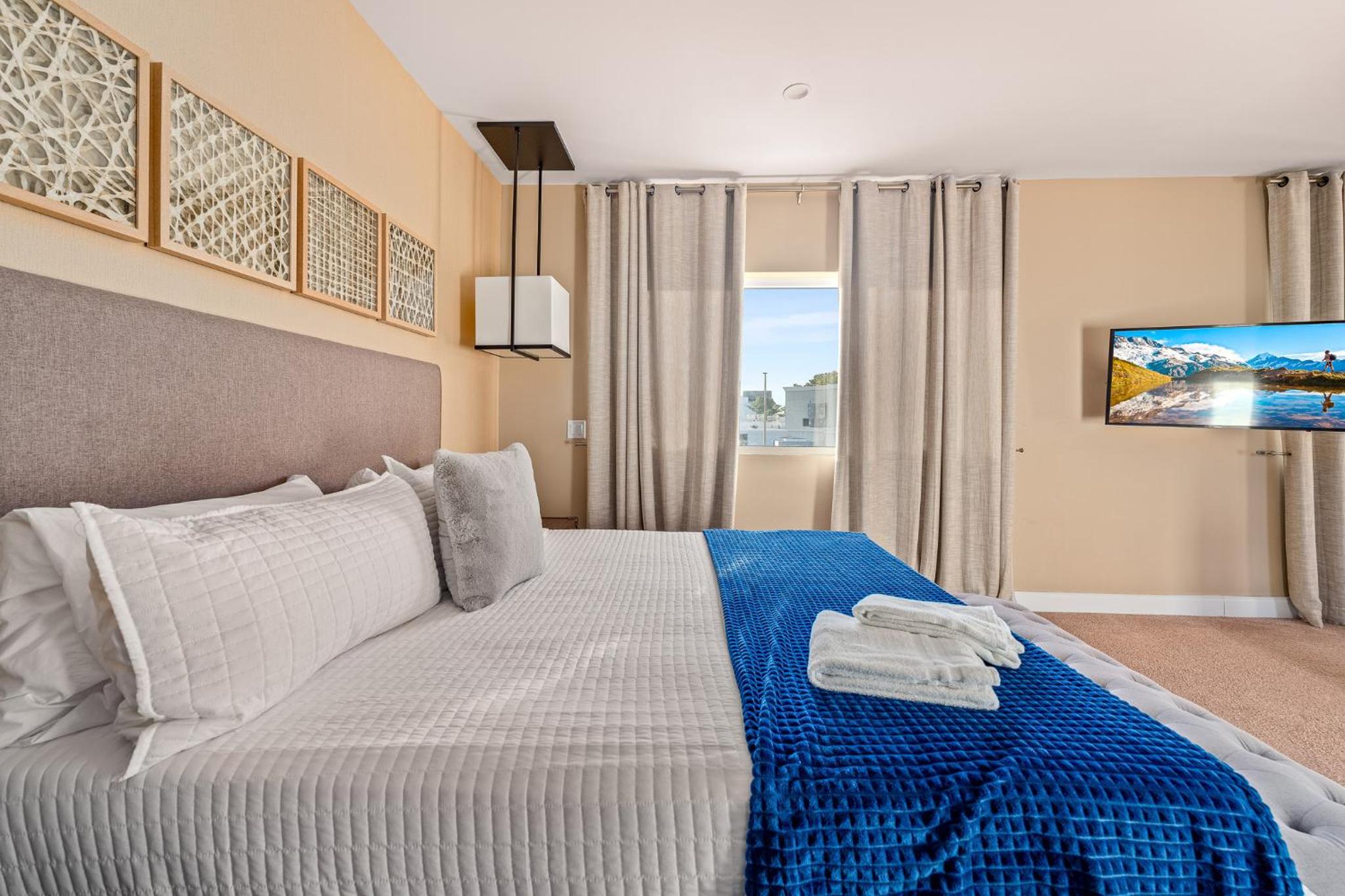 Outdoor Kitchen + 8 Min to Disney + Resort Cabanas