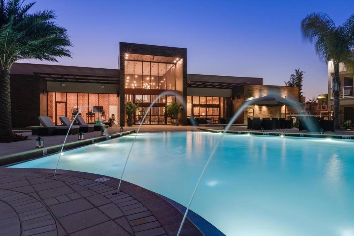 Outdoor Kitchen + 8 Min to Disney + Resort Cabanas