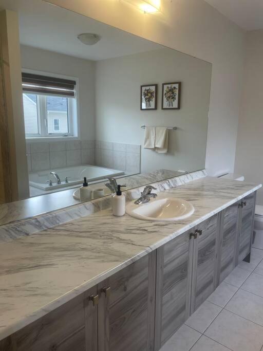 Niagara Oasis Hideaway