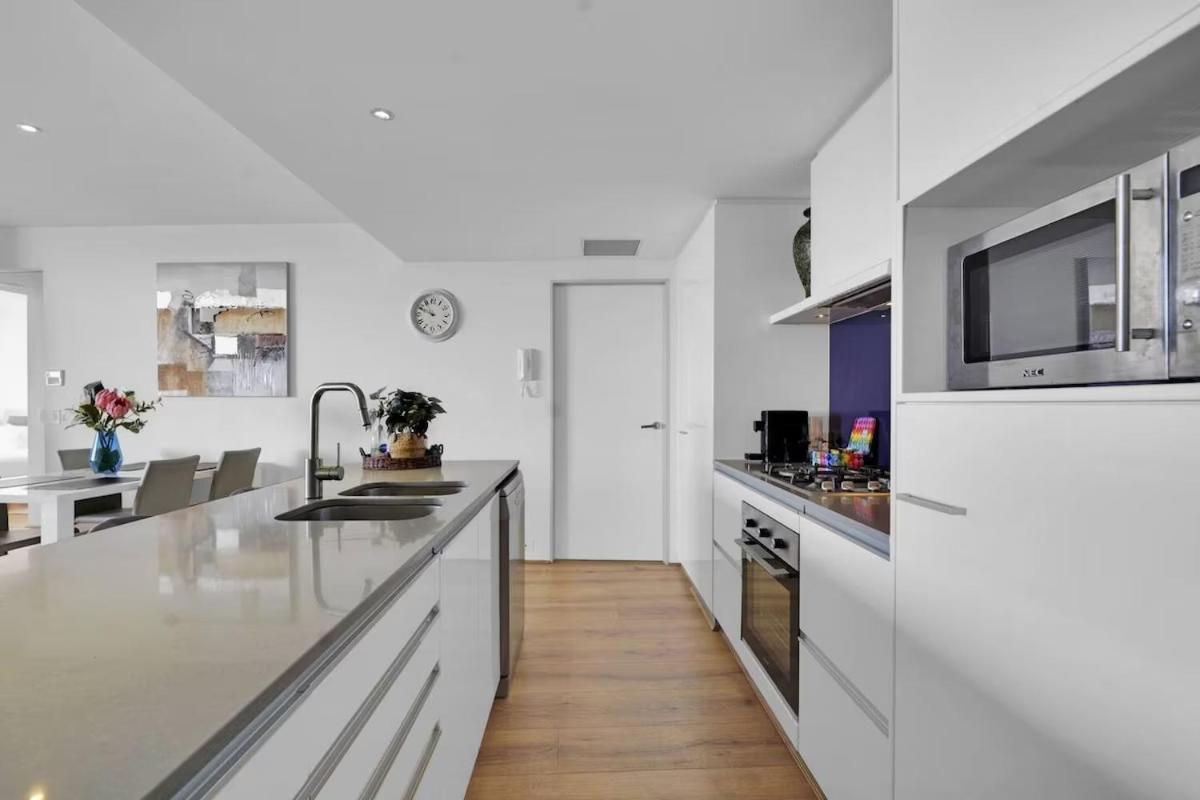 Level 47 Sky High 2BR Ocean View Apartment