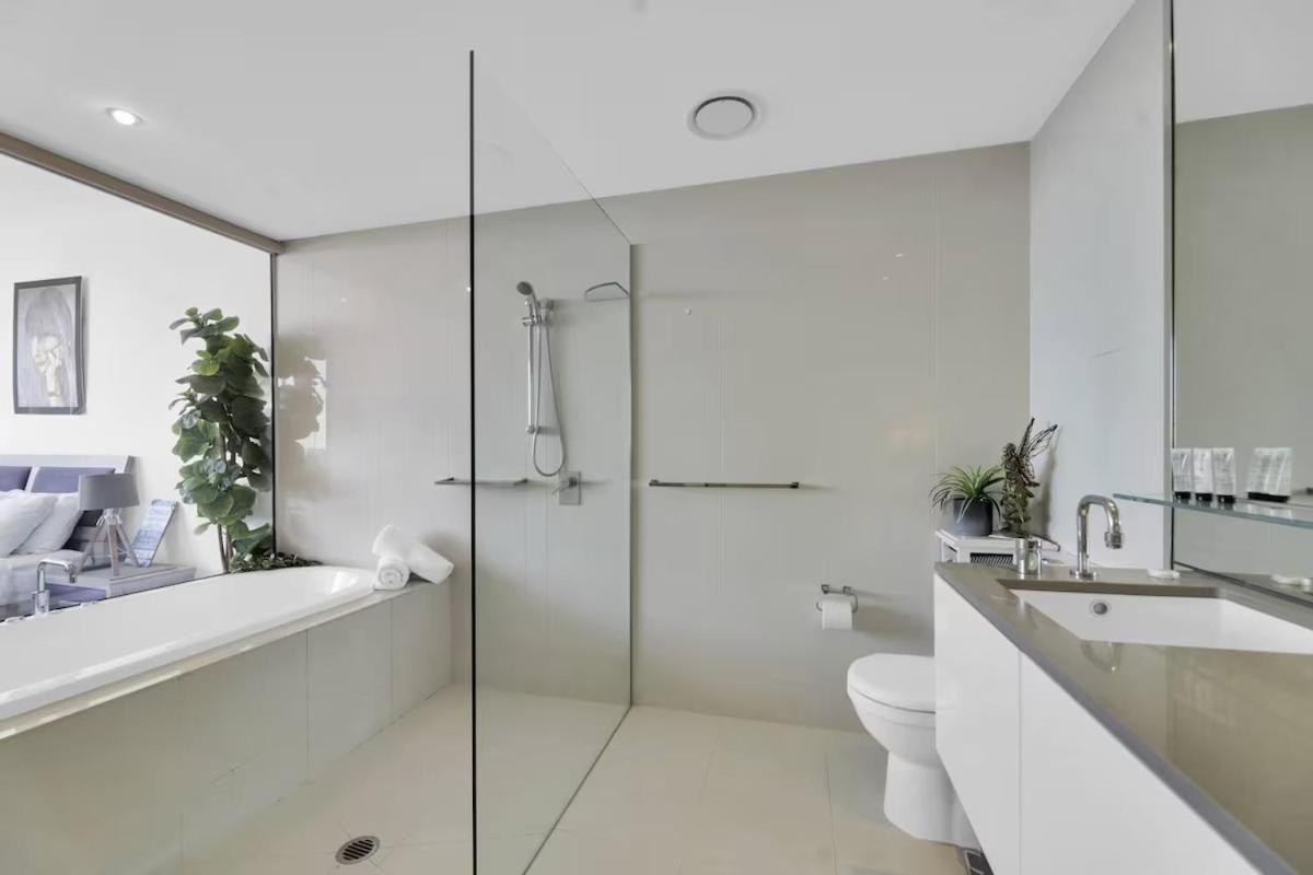 Level 47 Sky High 2BR Ocean View Apartment
