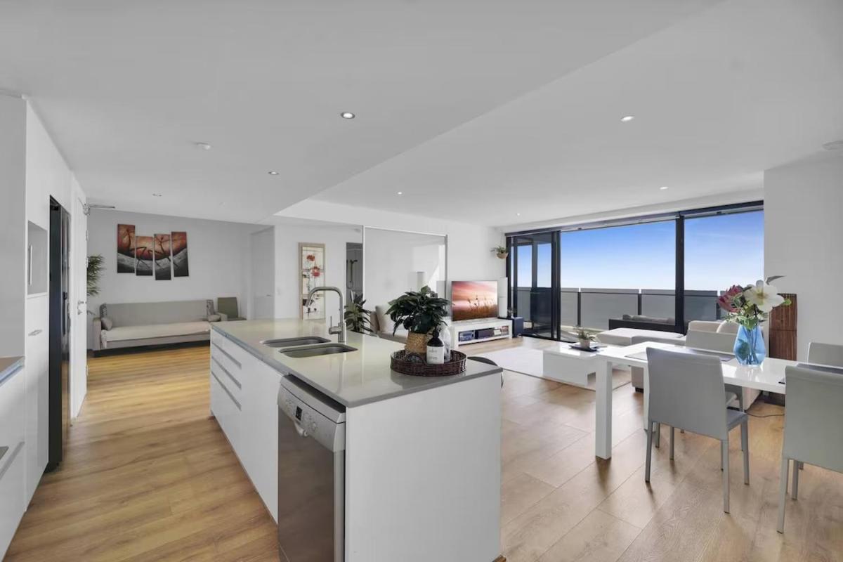 Level 47 Sky High 2BR Ocean View Apartment