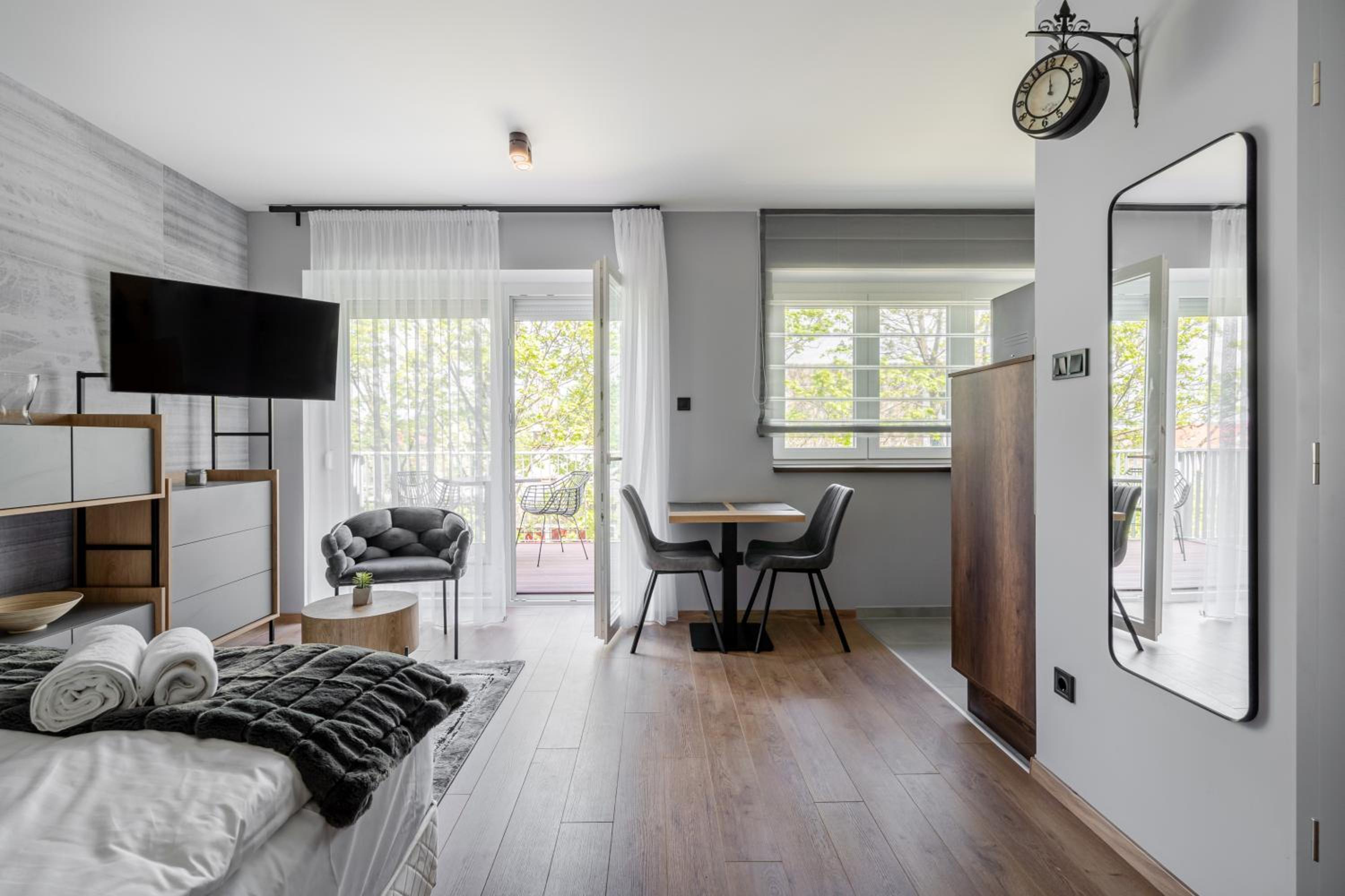 Radnoti Home view 4