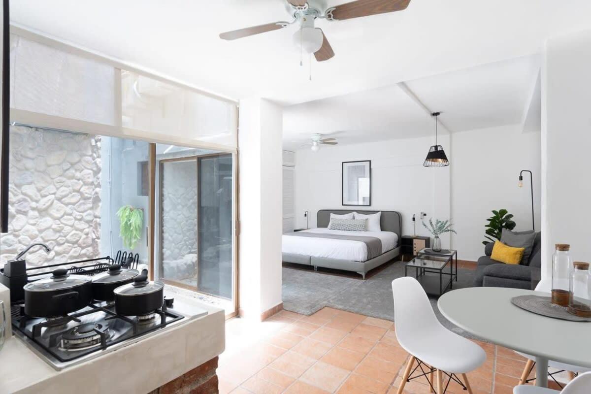 1 BR Suite Unit C - One block away from the beach view 4