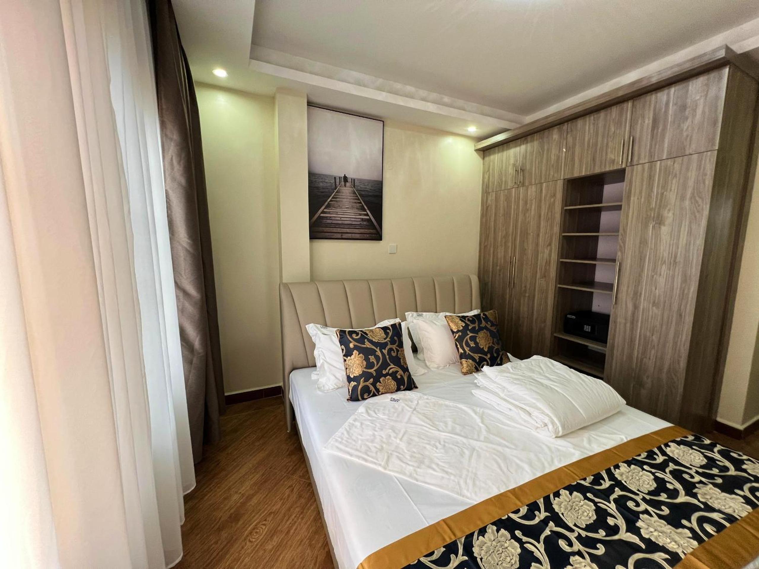 KAVOD FURNISHED APARTHOTELS view 2