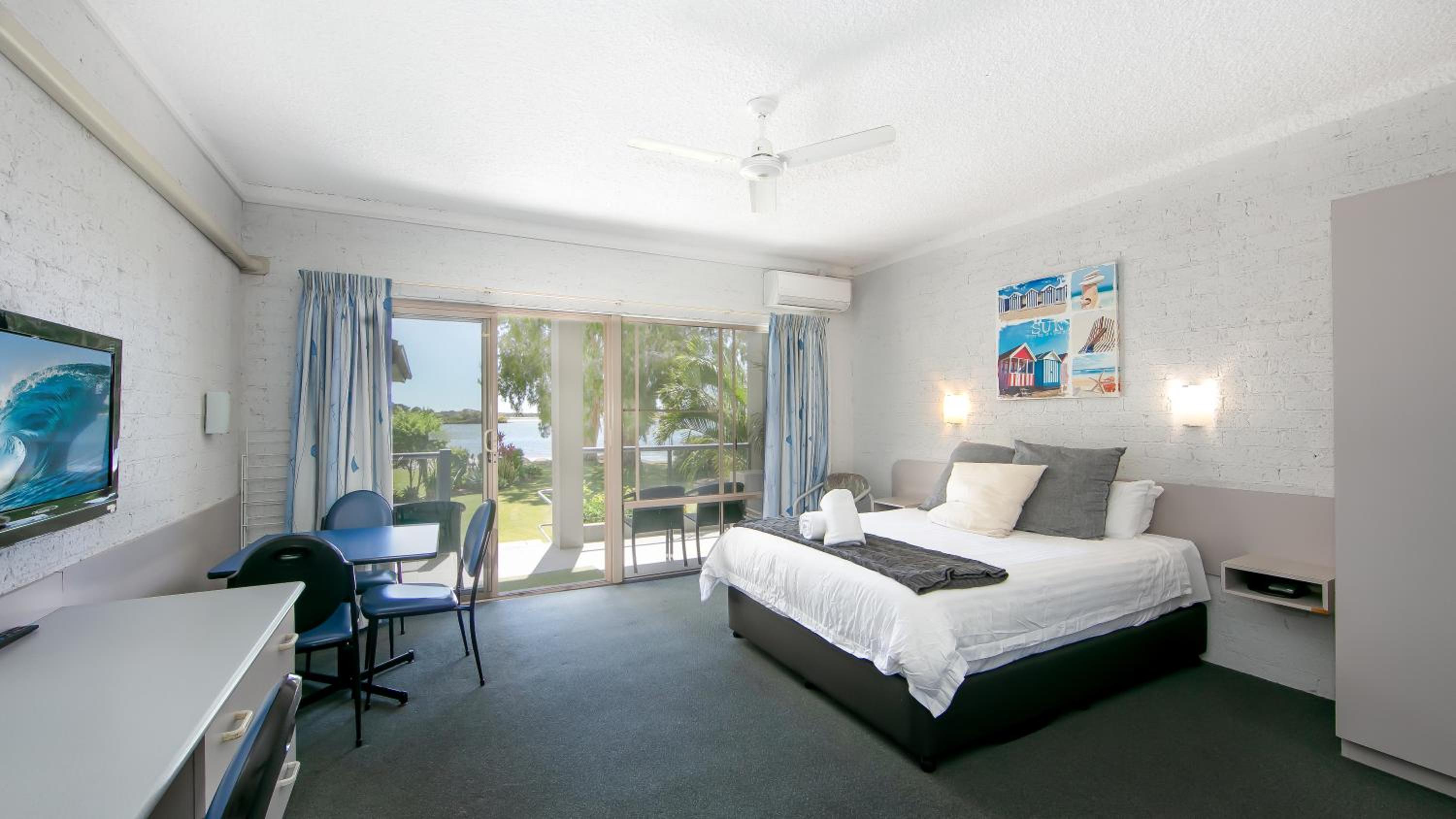 Moby Dick Waterfront Resort Motel