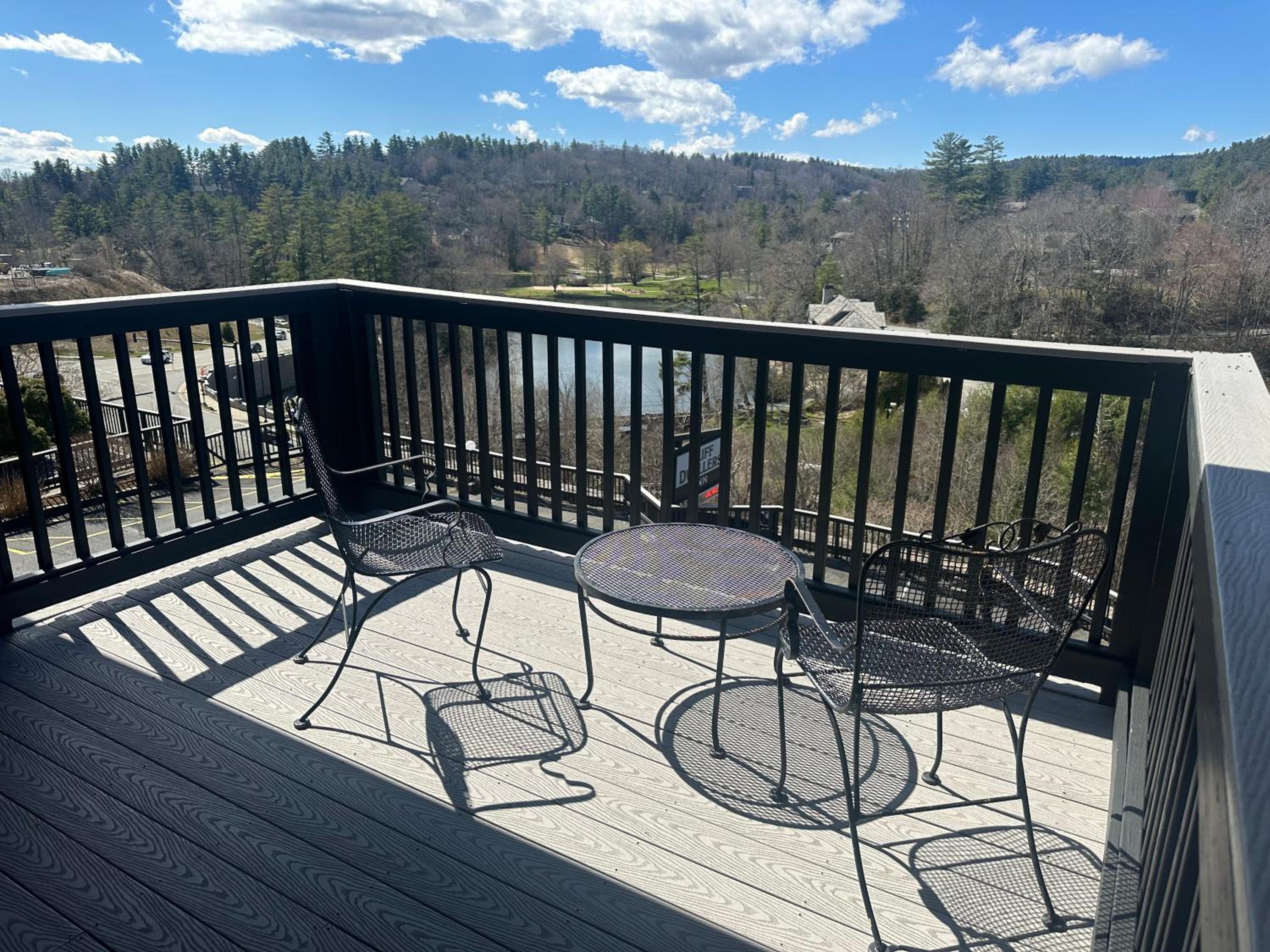 Cliff Dwellers Inn