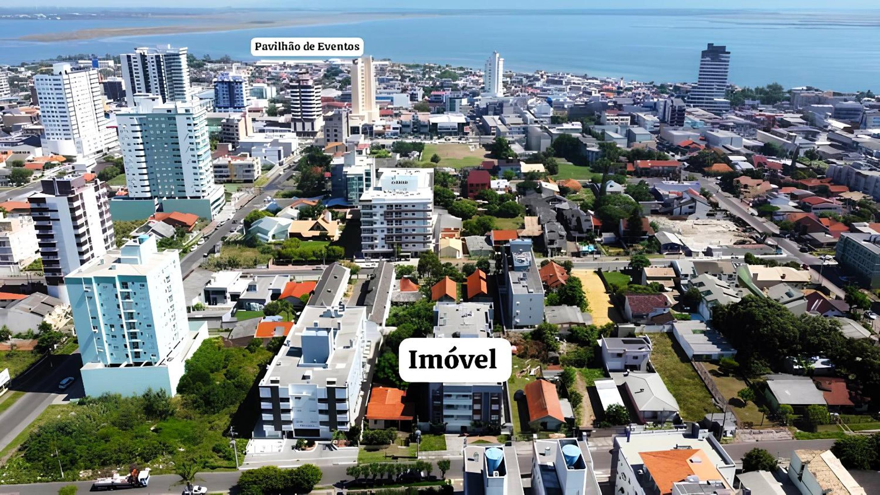 Apartamento centralizado à poucas quadras do mar.