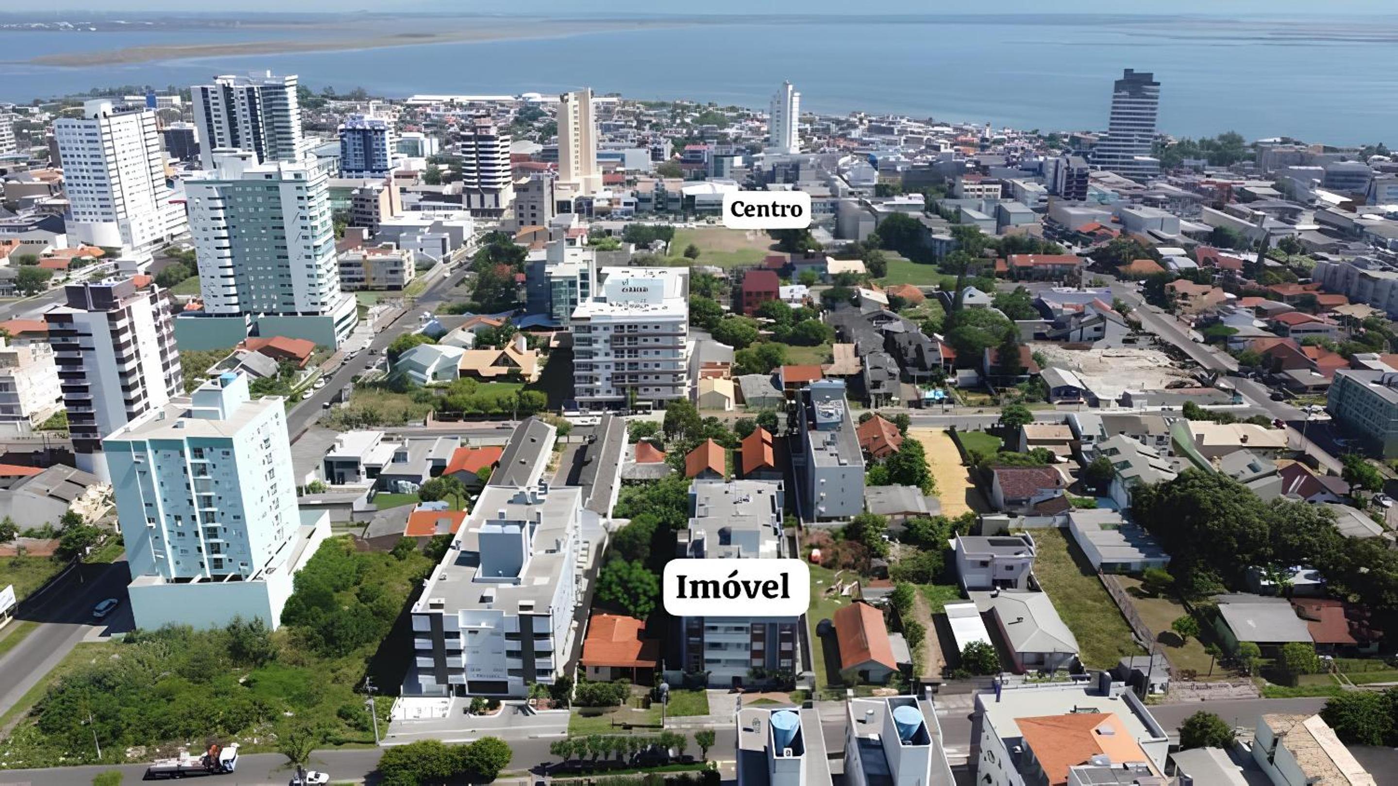 Apartamento centralizado à poucas quadras do mar.