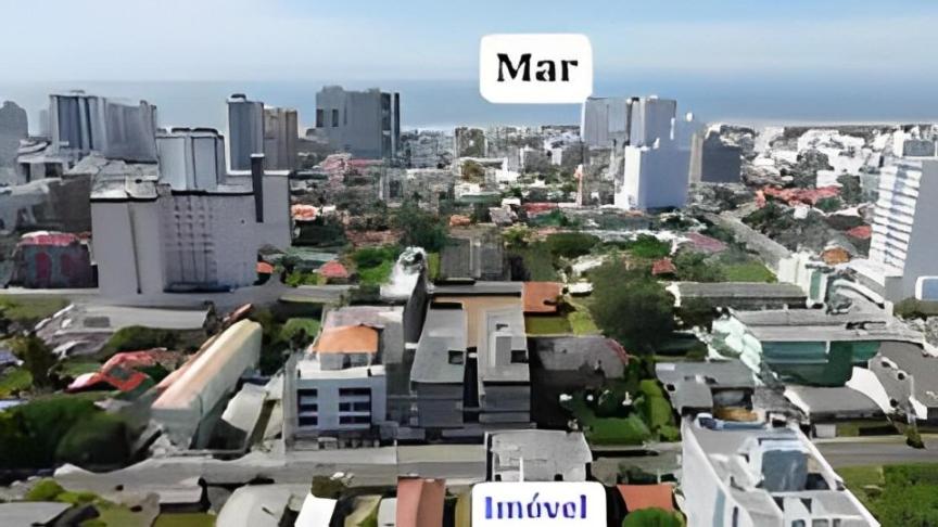 Apartamento centralizado à poucas quadras do mar.
