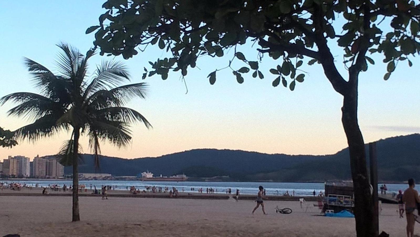 Apto no Embaré pé na areia