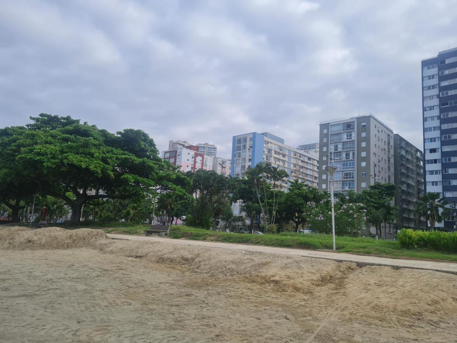 Apto no Embaré pé na areia