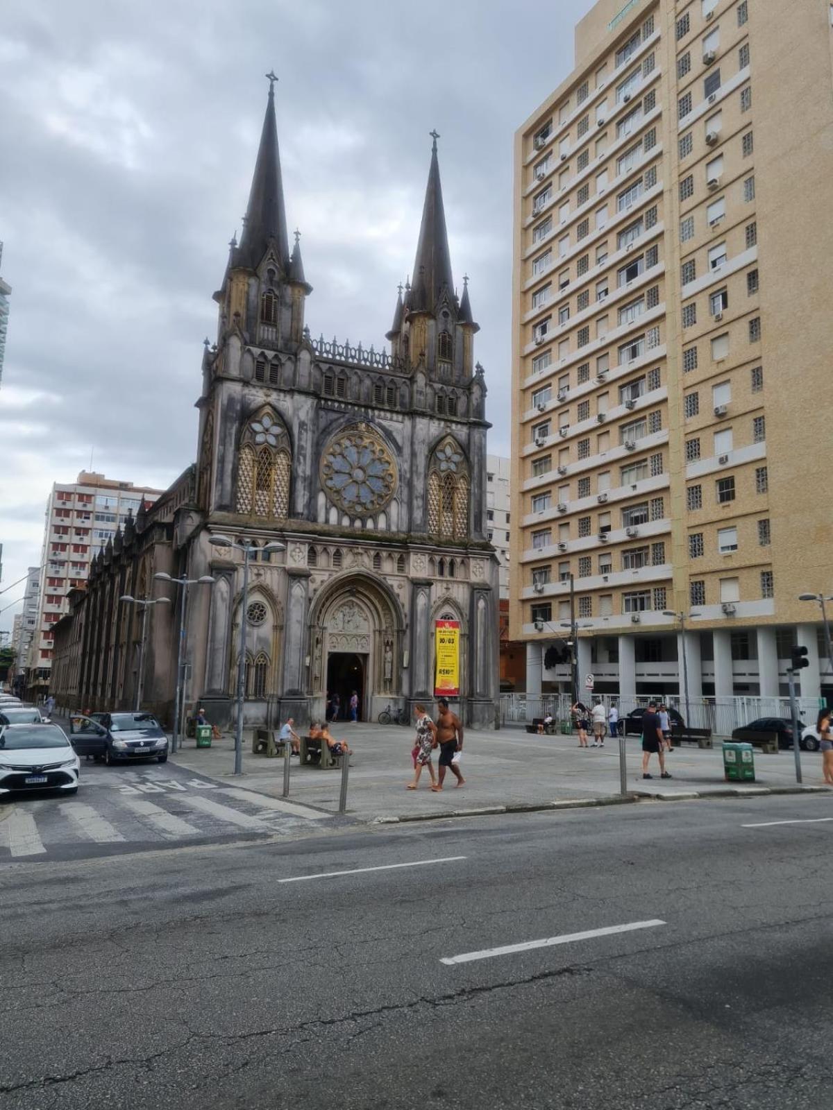 Apto no Embaré pé na areia