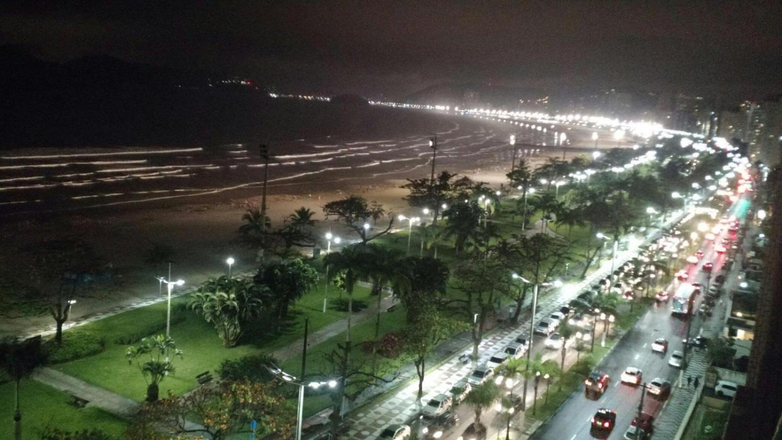 Apto no Embaré pé na areia
