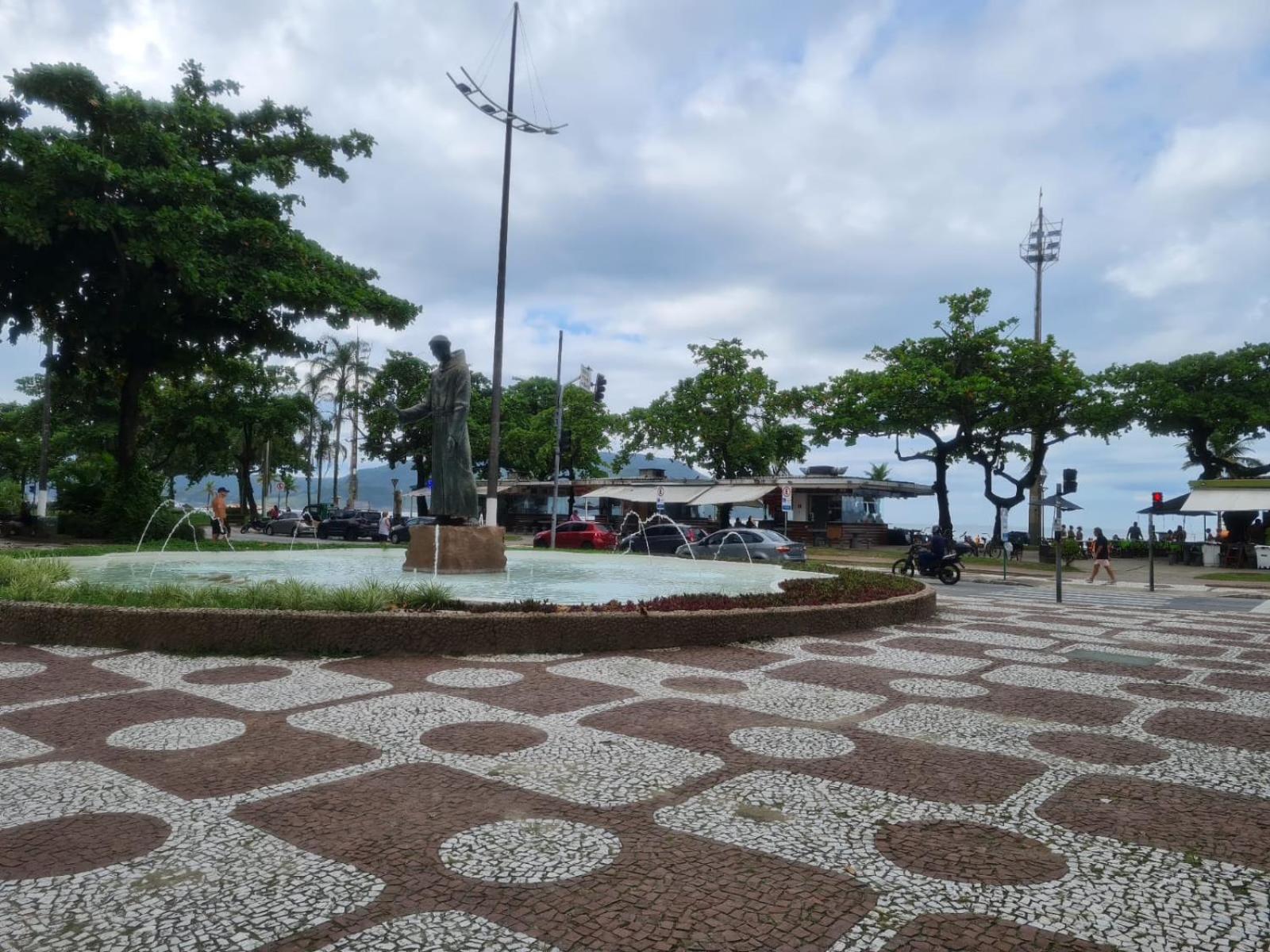 Apto no Embaré pé na areia
