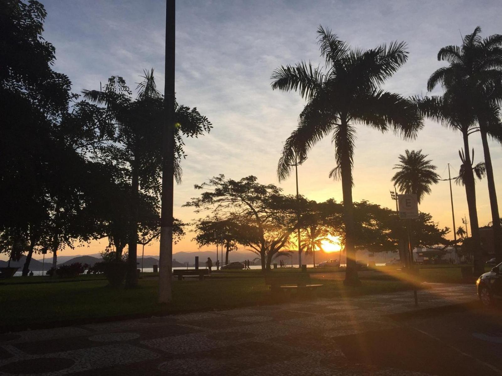 Apto no Embaré pé na areia
