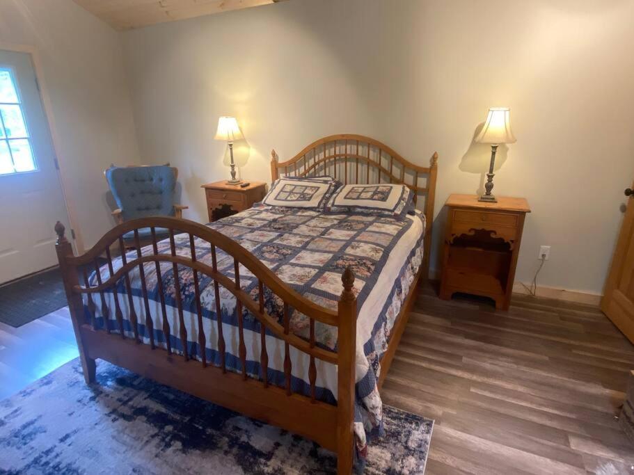 Cedar Creek! Privacy, quick walk to the beach view 2