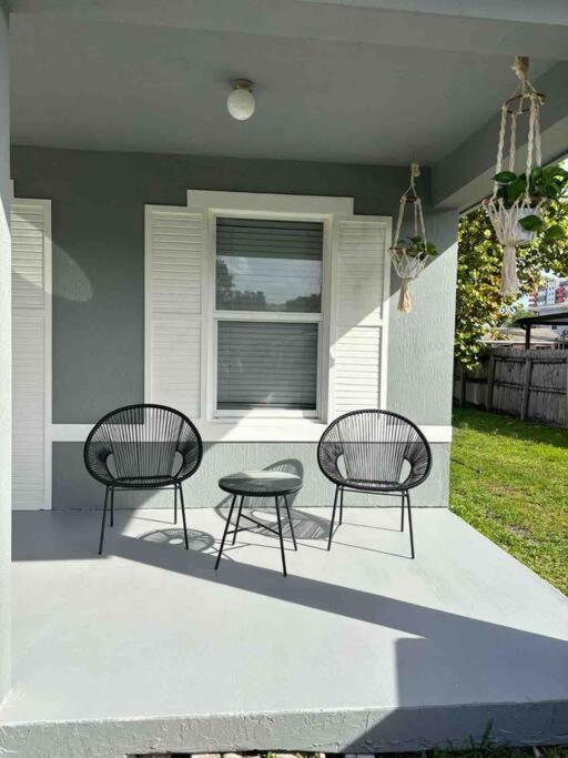 Wynwood Miami House, Sleeps 8, Gazebo, BBQ, Washer & Dryer, Coffee Station