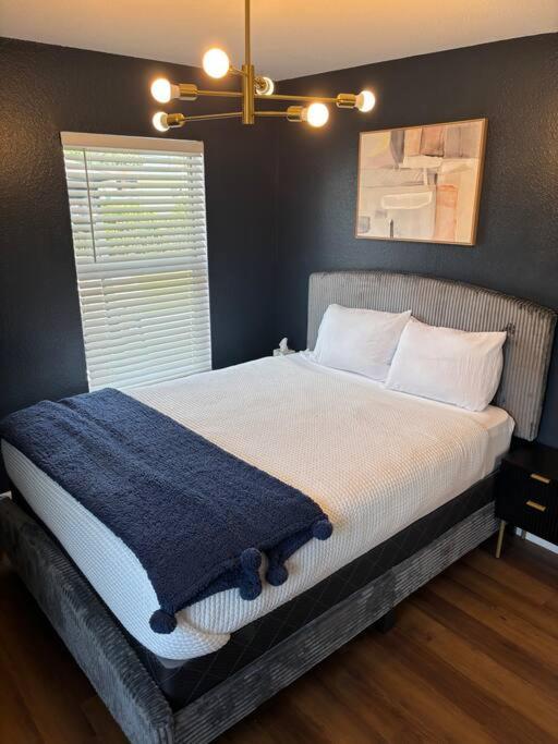 Wynwood Miami House, Sleeps 8, Gazebo, BBQ, Washer & Dryer, Coffee Station