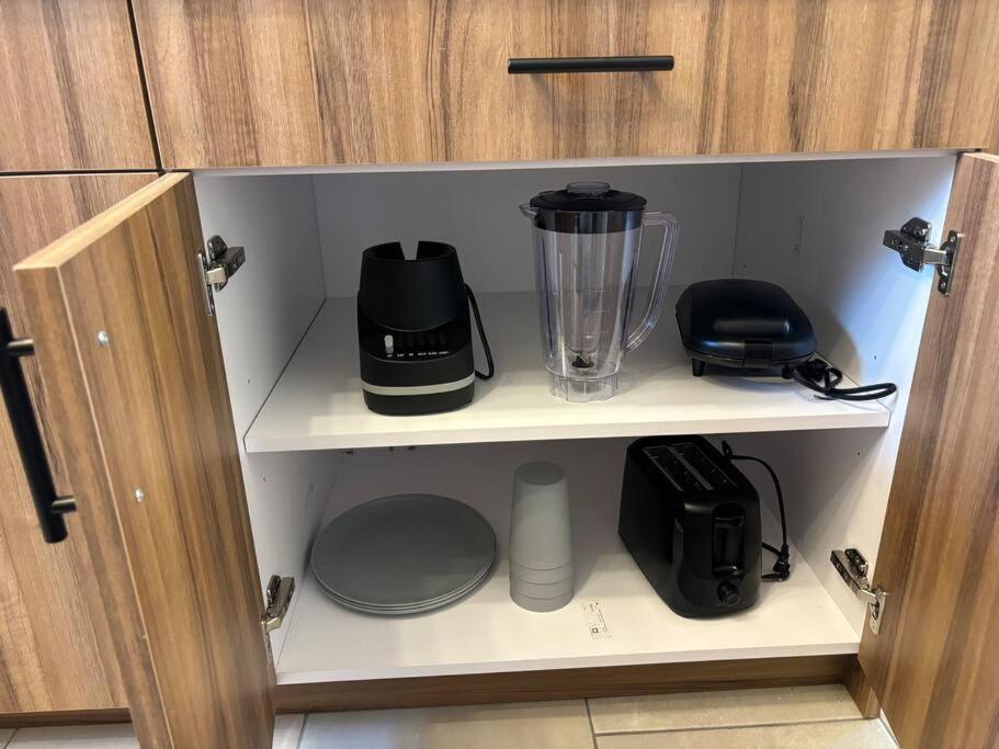 Wynwood Miami House, Sleeps 8, Gazebo, BBQ, Washer & Dryer, Coffee Station