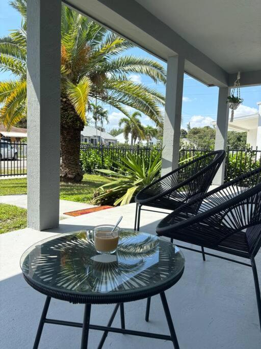 Wynwood Miami House, Sleeps 8, Gazebo, BBQ, Washer & Dryer, Coffee Station