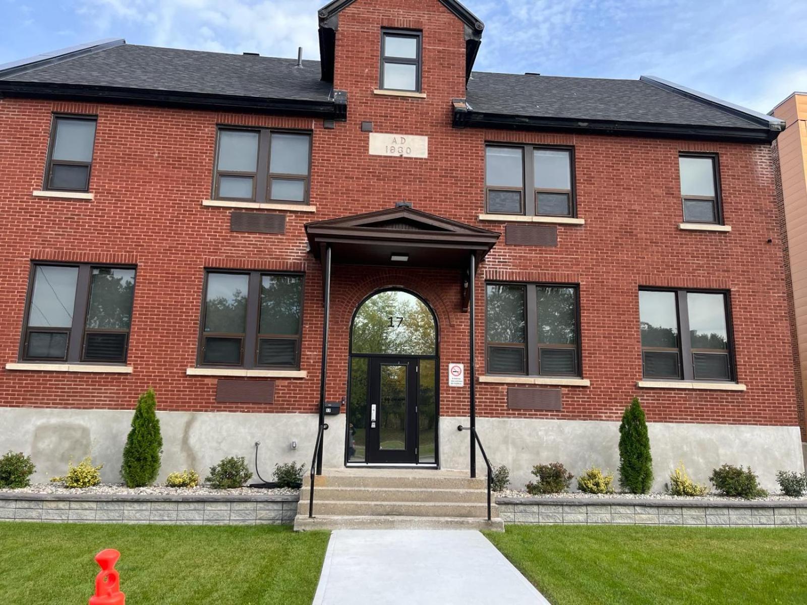 Spacious 2 Bedroom Loft Apt #7