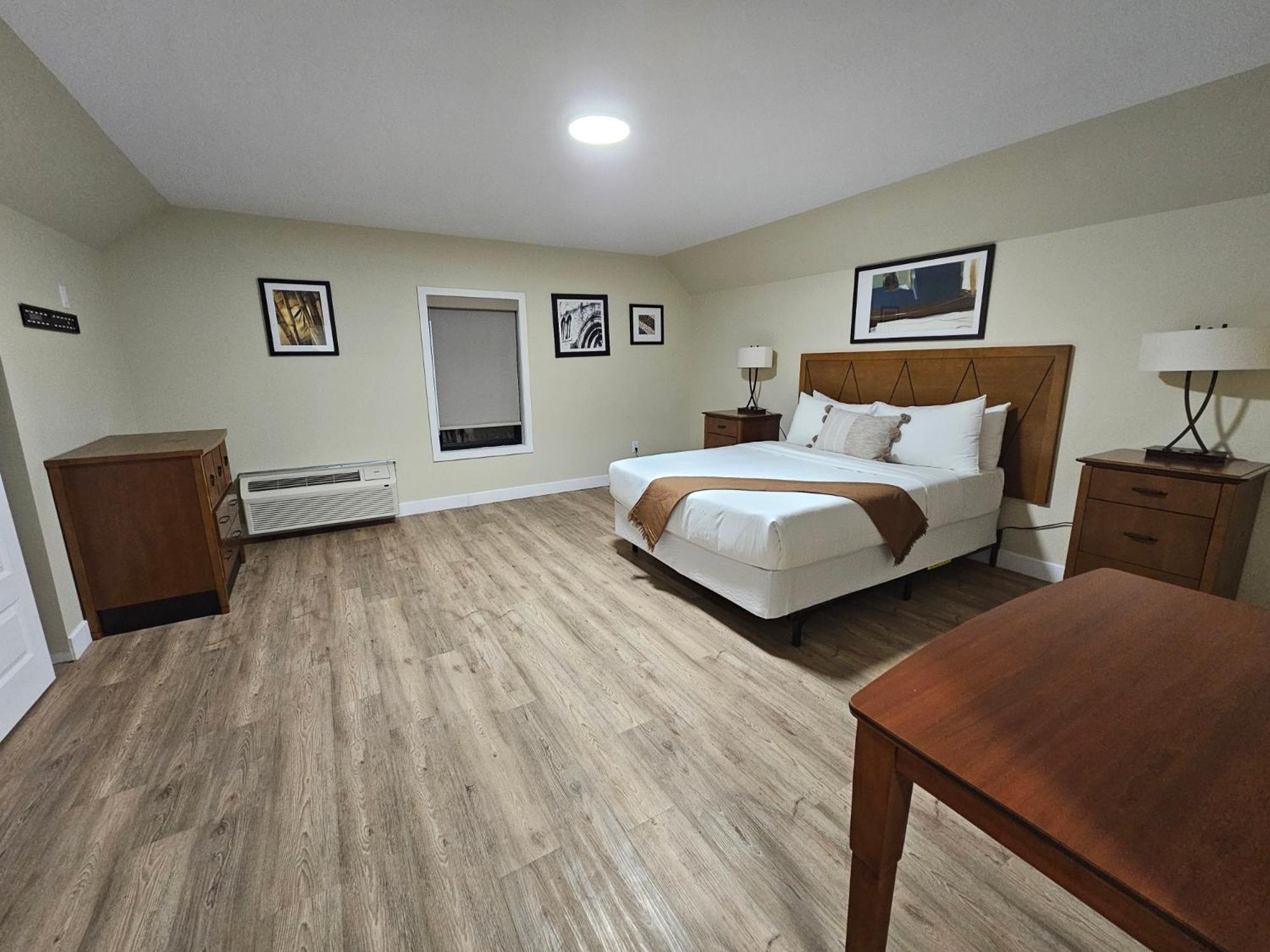 Spacious 2 Bedroom Loft Apt #7