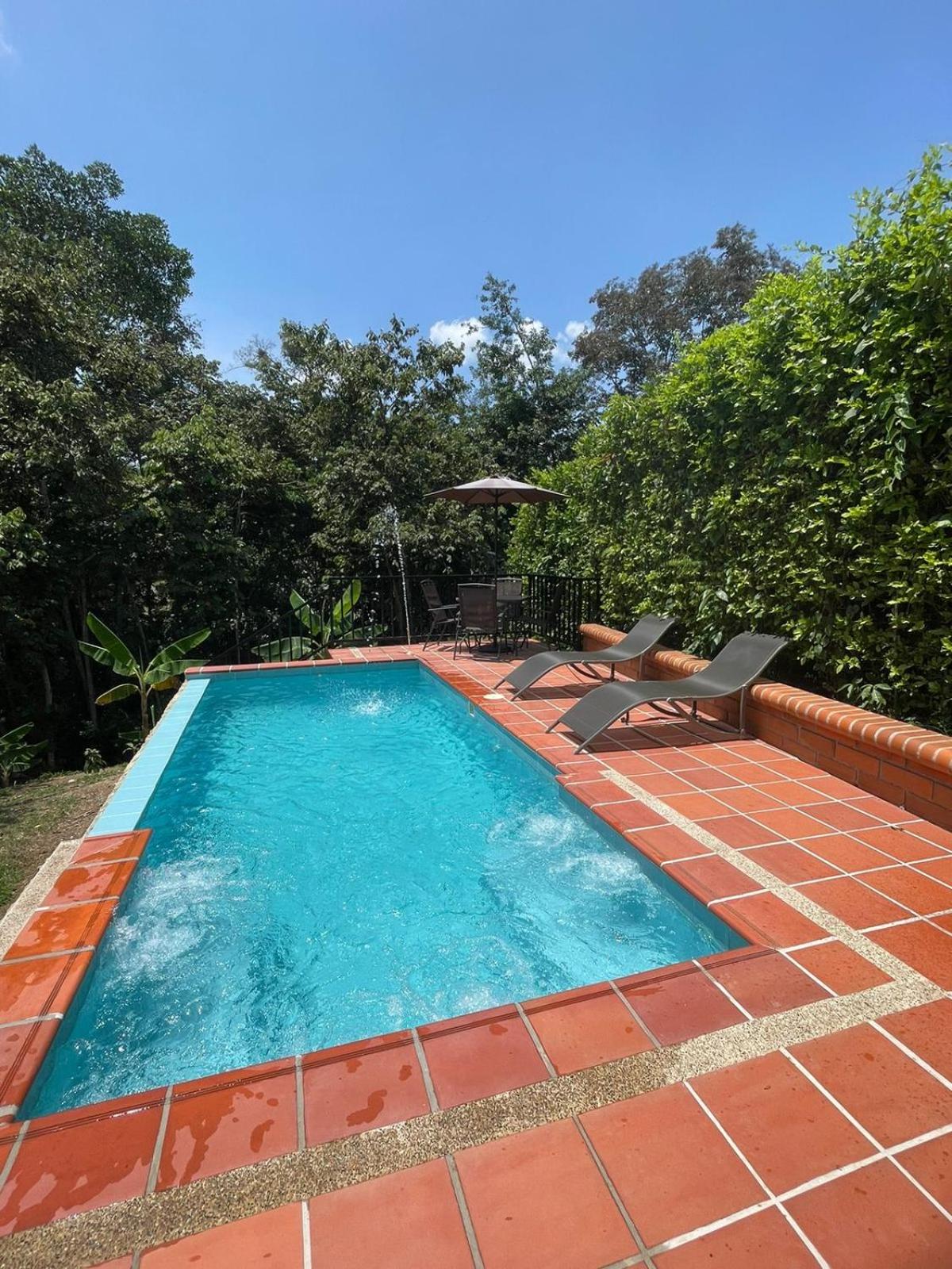 FINCA LAS LOMAS DE JAEN EN VITERBO CALDAS