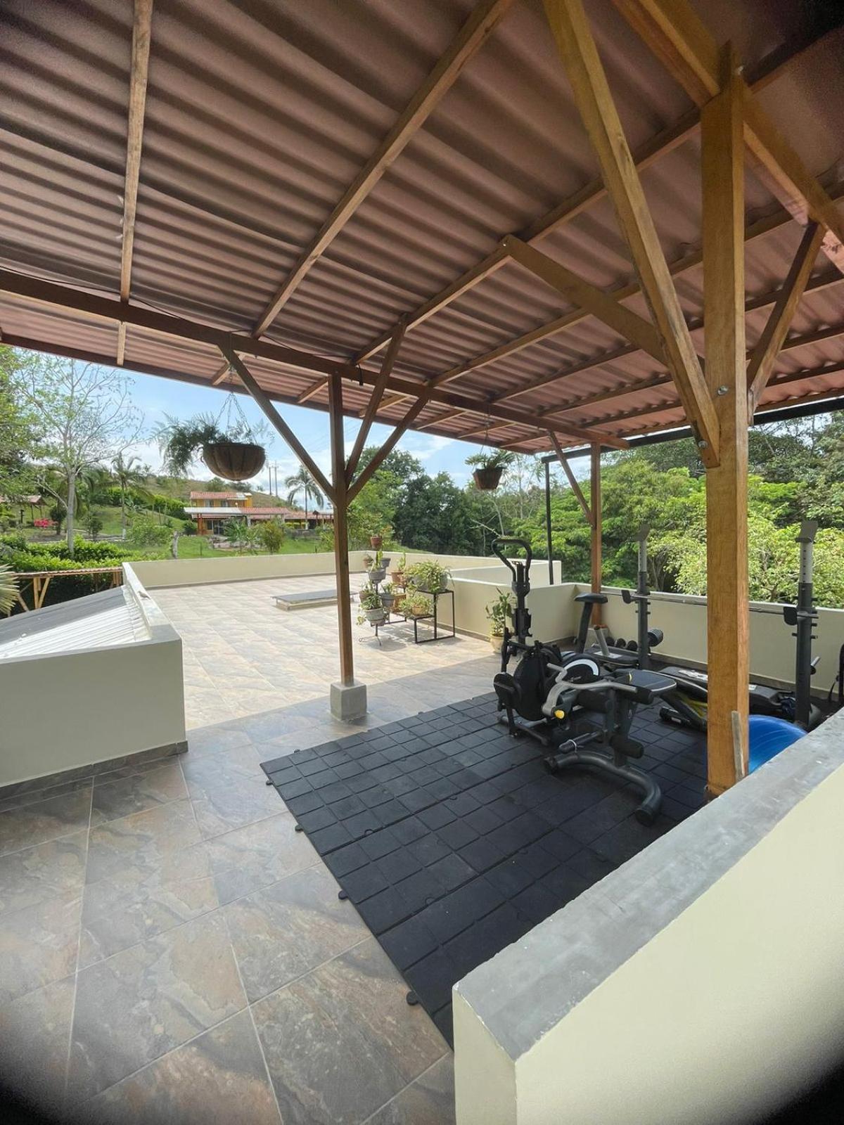 FINCA LAS LOMAS DE JAEN EN VITERBO CALDAS