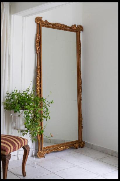 ATHENS CLASSIC LUXURY APARTMENT, 3 km form Acropoli, 5km from the Beach