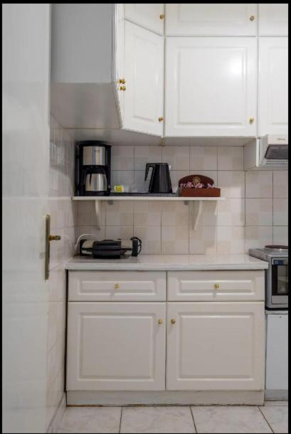 ATHENS CLASSIC LUXURY APARTMENT, 3 km form Acropoli, 5km from the Beach