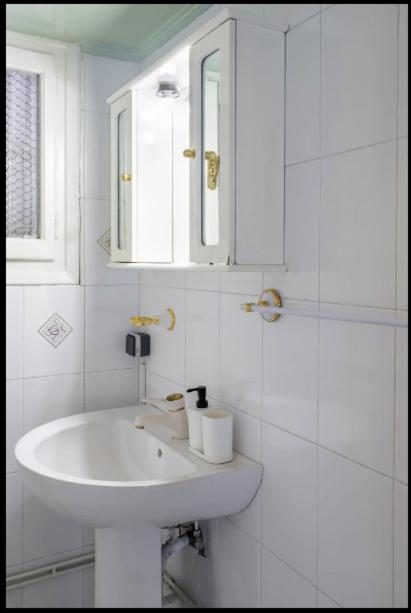 ATHENS CLASSIC LUXURY APARTMENT, 3 km form Acropoli, 5km from the Beach