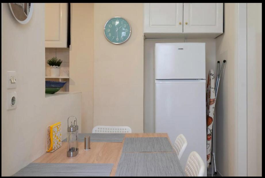 ATHENS CLASSIC LUXURY APARTMENT, 3 km form Acropoli, 5km from the Beach