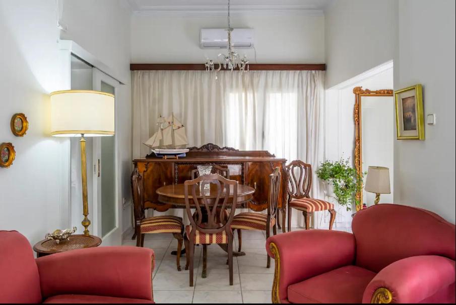 ATHENS CLASSIC LUXURY APARTMENT, 3 km form Acropoli, 5km from the Beach