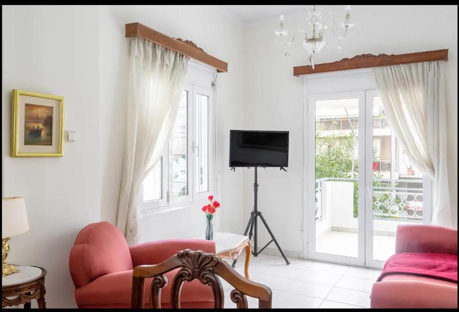 ATHENS CLASSIC LUXURY APARTMENT, 3 km form Acropoli, 5km from the Beach