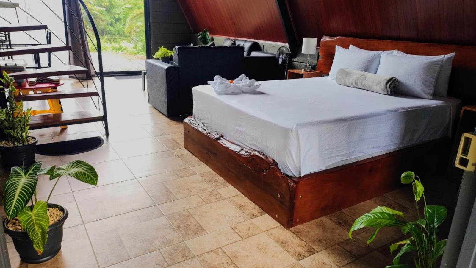 Yarumo Lodge, Río Celeste Black Chalets