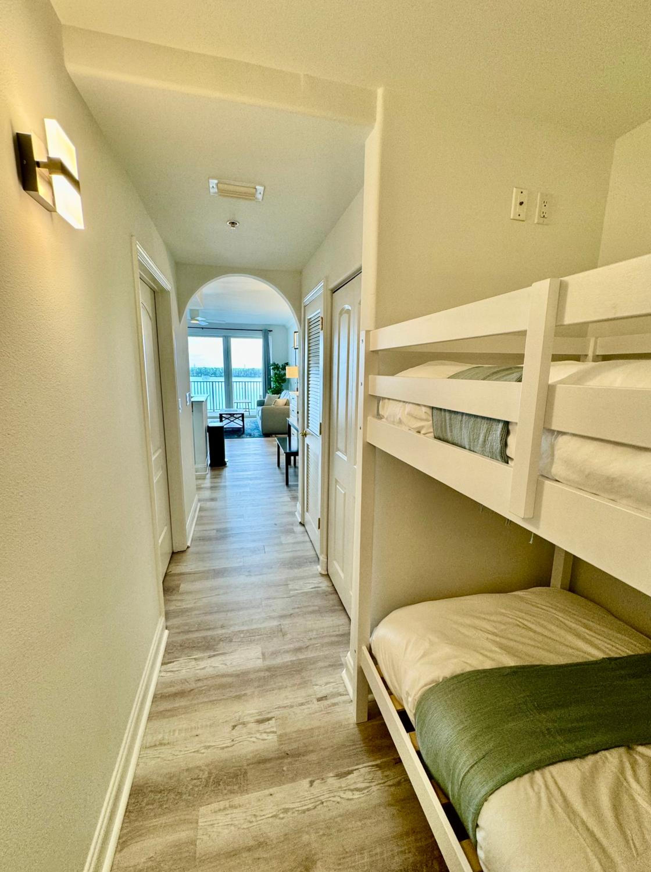 Balcony King Suite - Lake & Pool view