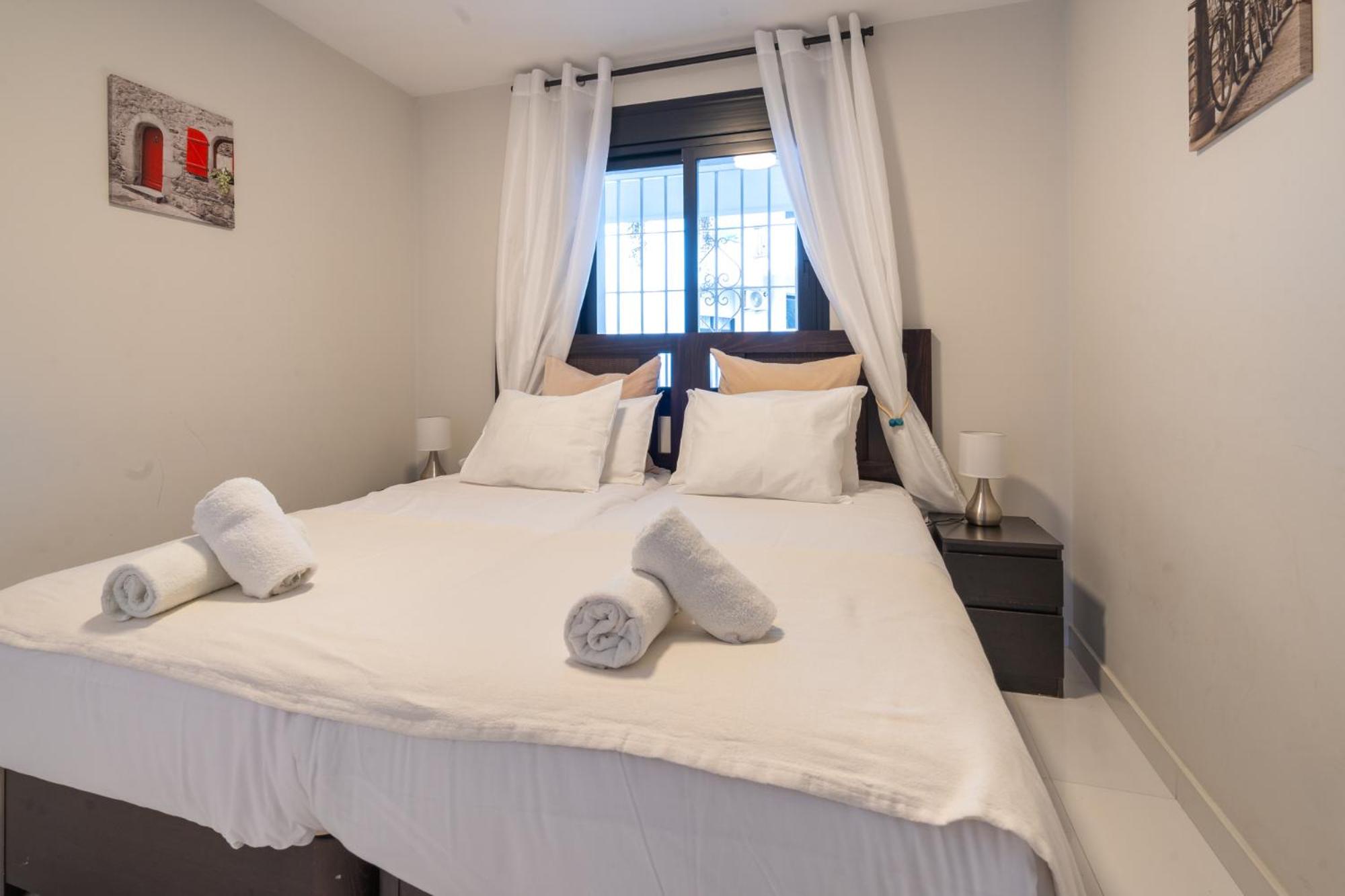 Puerto Banus Two Bedroom Luxurious Apartment with Parking