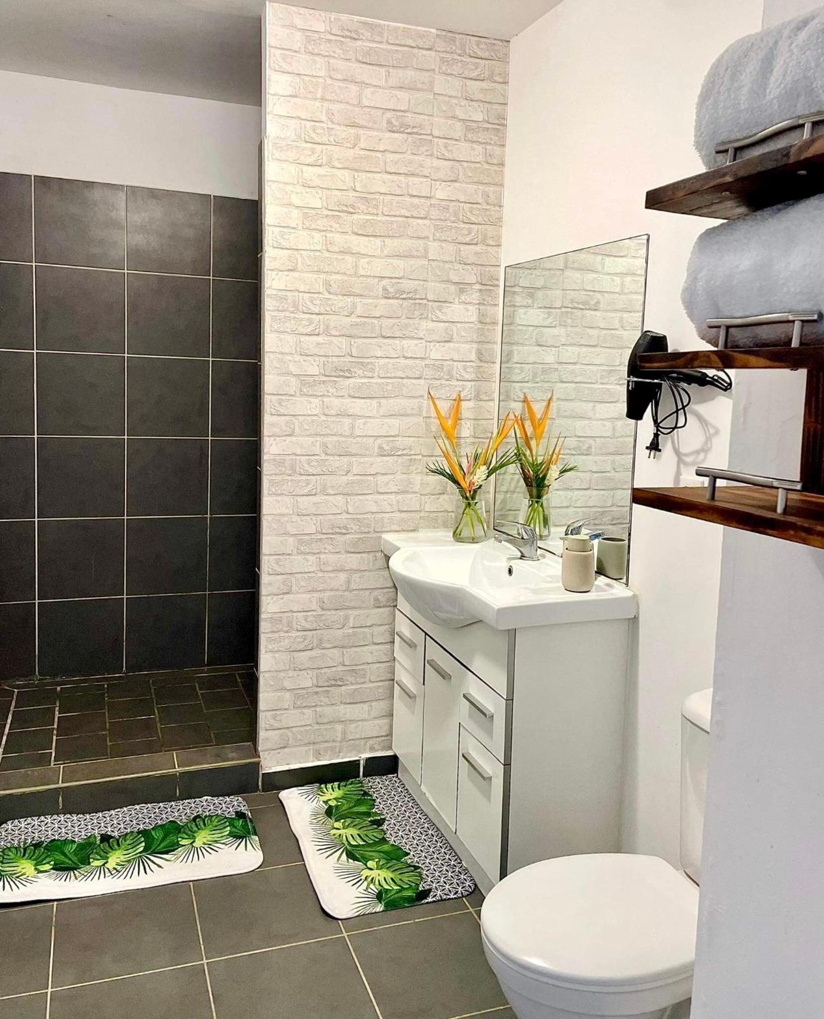 Mat airport apartment